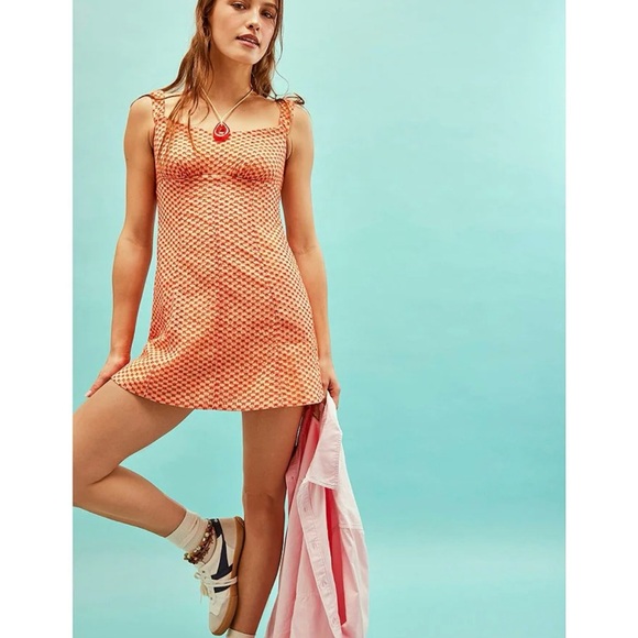 NWT Free People Berry Kiss Embroidered Off-the-Shoulder Mini Dress- White Peach - Picture 5 of 16